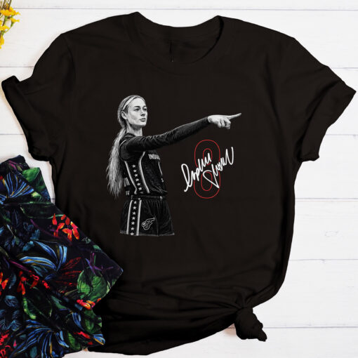 Sophie Cunningham Pointing shirt