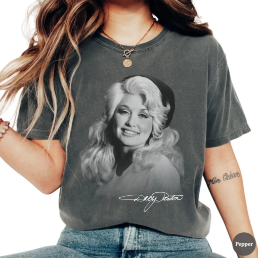 In Memory of Dolly 1946-2026 T-shirt Comfort Colors #T